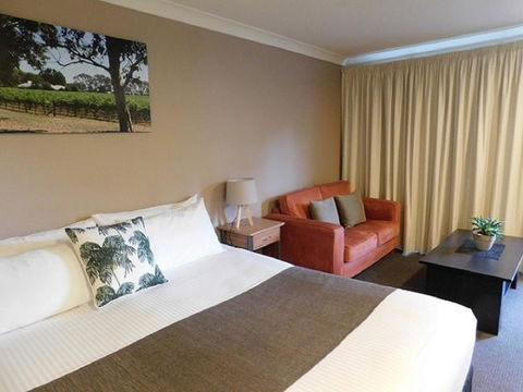 Alexander Cameron Suites - Northern Rivers Accommodation 11