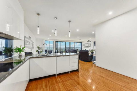 BENGALEE EXECUTIVE TOWNHOUSE- MODERN & STYLISH - Northern Rivers Accommodation 7