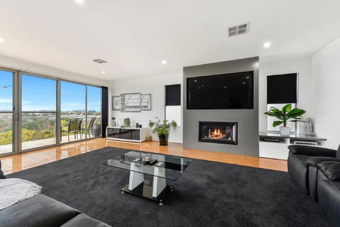 BENGALEE EXECUTIVE TOWNHOUSE- MODERN & STYLISH - Northern Rivers Accommodation 5