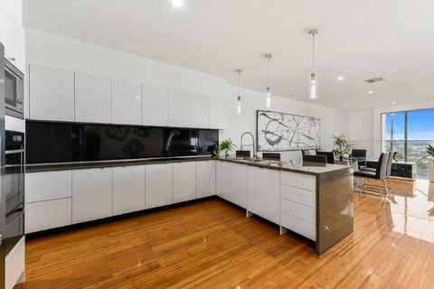 BENGALEE EXECUTIVE TOWNHOUSE- MODERN & STYLISH - Northern Rivers Accommodation 10