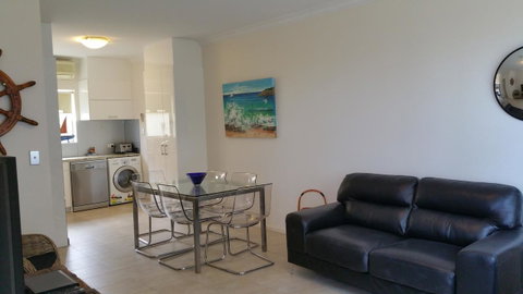 Acaill Accommodation Esplanade Living Self Check-In Self Check-Out - Northern Rivers Accommodation 2