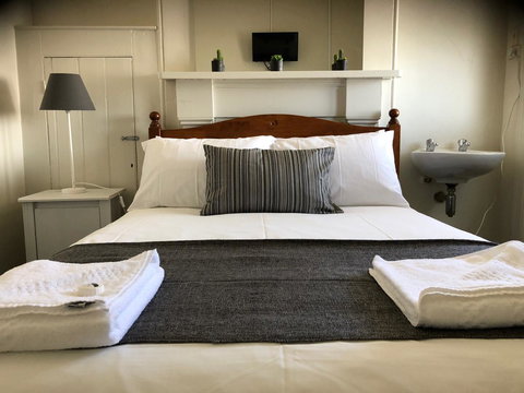 Cornwall Hotel - Northern Rivers Accommodation 0