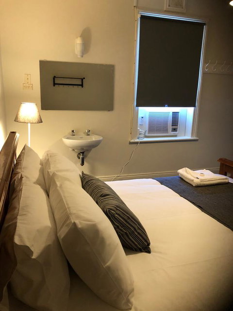 Cornwall Hotel - Northern Rivers Accommodation 5