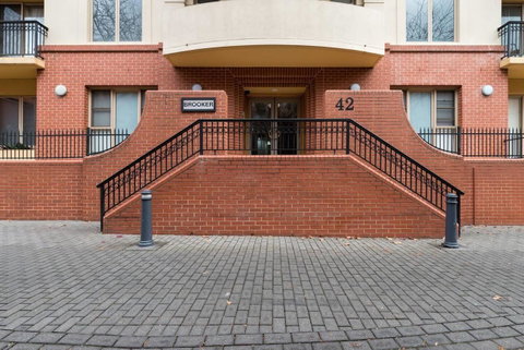 One Bedroom In Adelaideâ€™s East End FREE WIFI*Netflix*Parking - Northern Rivers Accommodation 13