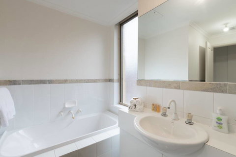 One Bedroom In Adelaideâ€™s East End FREE WIFI*Netflix*Parking - Northern Rivers Accommodation 11