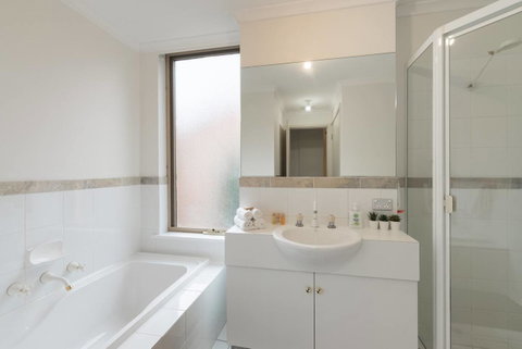 One Bedroom In Adelaideâ€™s East End FREE WIFI*Netflix*Parking - Northern Rivers Accommodation 16