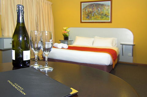 Victoria Hotel Strathalbyn - Northern Rivers Accommodation 13