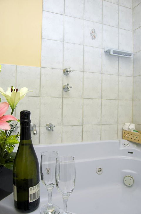 Victoria Hotel Strathalbyn - Northern Rivers Accommodation 1