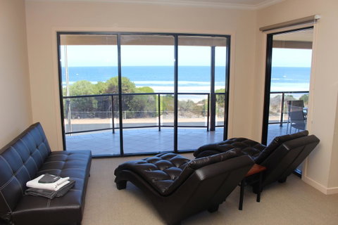 The Lighthouse - Beachfront Accommodation - Northern Rivers Accommodation 5