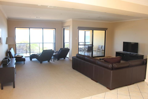 The Lighthouse - Beachfront Accommodation - Northern Rivers Accommodation 2