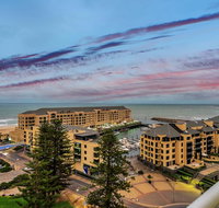 Glenelg Skyline Beachfront Penthouse Adelaide - Northern Rivers Accommodation