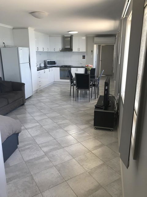 Beachside & Jetty View Apartment 6 - Captain\'s Apt - Northern Rivers Accommodation 4