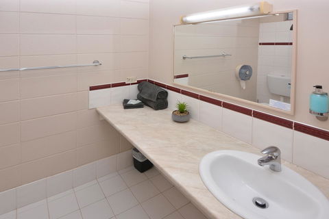 Motel Poinsettia - Northern Rivers Accommodation 11