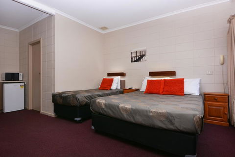 Motel Poinsettia - Northern Rivers Accommodation 4