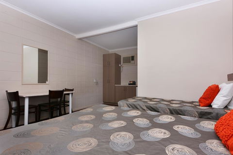 Motel Poinsettia - Northern Rivers Accommodation 18