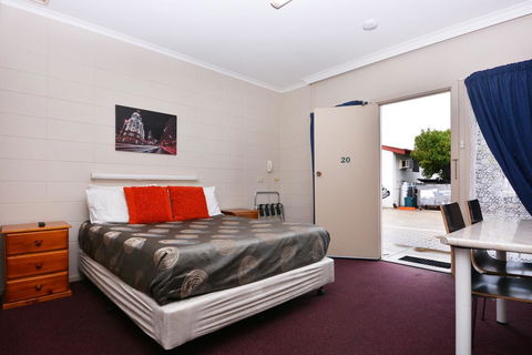Motel Poinsettia - Northern Rivers Accommodation 3
