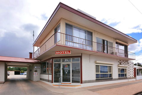 Motel Poinsettia - Northern Rivers Accommodation 13