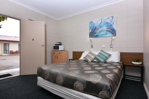 Motel Poinsettia - Northern Rivers Accommodation 25