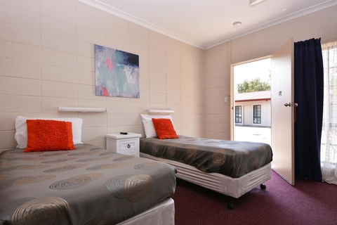 Motel Poinsettia - Northern Rivers Accommodation 30