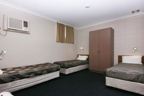 Motel Poinsettia - Northern Rivers Accommodation 23