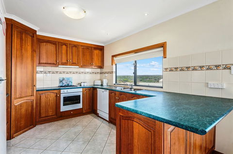 Rocks Retreat House With Sea Views - Northern Rivers Accommodation 10