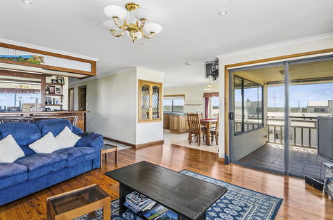 Rocks Retreat House With Sea Views - Northern Rivers Accommodation 0
