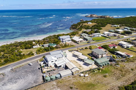 Rocks Retreat House With Sea Views - Northern Rivers Accommodation 17