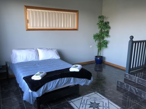 Rocks Retreat House With Sea Views - Northern Rivers Accommodation 4