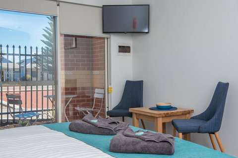 Jurien Bay Motel Apartments - Northern Rivers Accommodation 8
