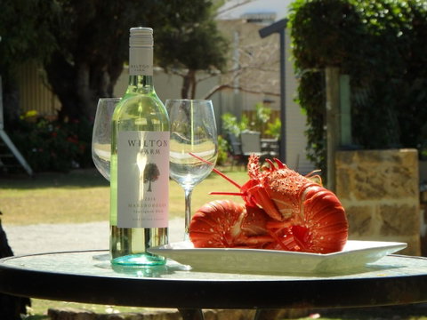 Lazy Lobster Holiday Units & Chalets - Northern Rivers Accommodation 0