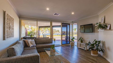 Starboard Views Kalbarri - River Front Apartment - Northern Rivers Accommodation 0