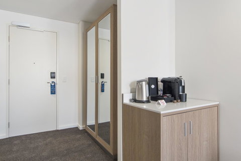 Metro Hotel Perth - Northern Rivers Accommodation 1