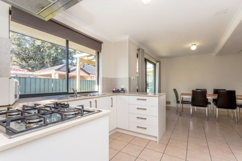 Country Comfort Perth - Northern Rivers Accommodation 12