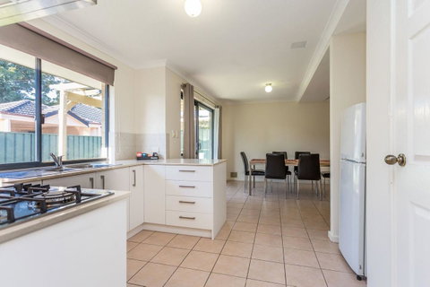 Country Comfort Perth - Northern Rivers Accommodation 10