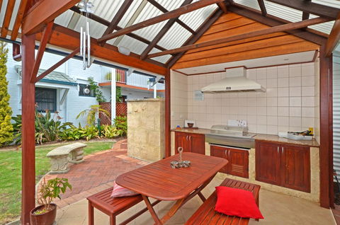 Dolphin Lodge Albany - Self Contained Apartments At Middleton Beach - Northern Rivers Accommodation 18