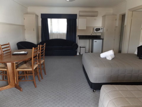 Ben Chifley Motor Inn - Northern Rivers Accommodation 24