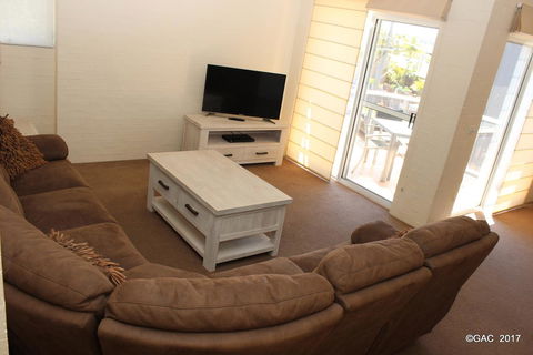 Mollymook Cove Apartments - Northern Rivers Accommodation 14