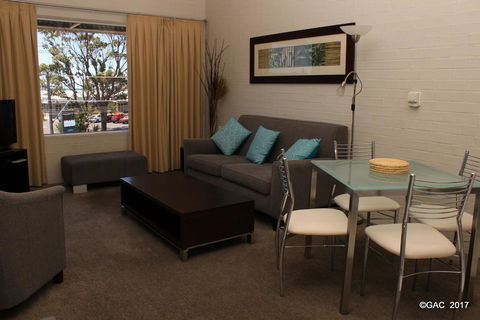 Mollymook Cove Apartments - Northern Rivers Accommodation 3