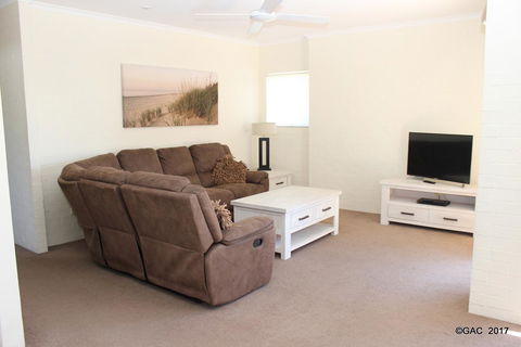 Mollymook Cove Apartments - Northern Rivers Accommodation 9