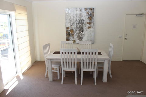 Mollymook Cove Apartments - Northern Rivers Accommodation 13