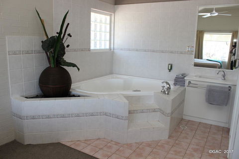 Mollymook Cove Apartments - Northern Rivers Accommodation 8