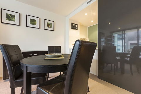 Lakefront 116 Kingston ACT - Northern Rivers Accommodation 13