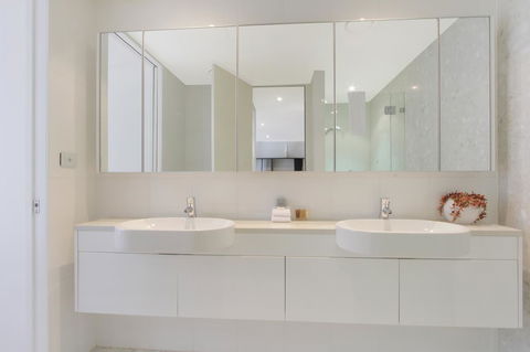 Lakefront 116 Kingston ACT - Northern Rivers Accommodation 19