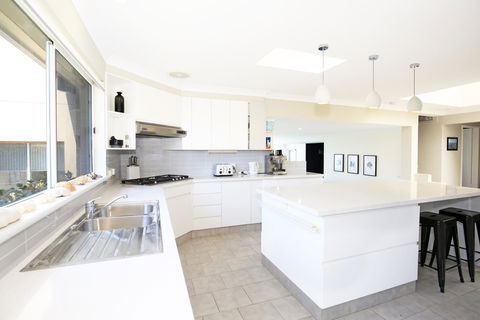 Neptune I Absolute Beachfront I Stunning Views - Northern Rivers Accommodation 8