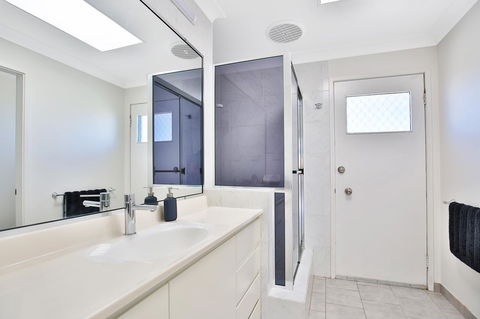Neptune I Absolute Beachfront I Stunning Views - Northern Rivers Accommodation 19