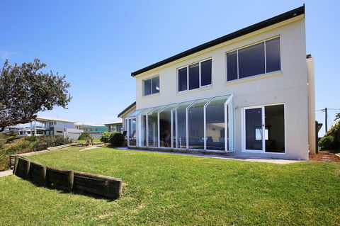 Neptune I Absolute Beachfront I Stunning Views - Northern Rivers Accommodation 26