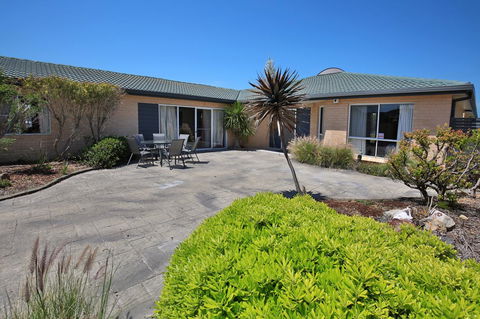 Neptune I Absolute Beachfront I Stunning Views - Northern Rivers Accommodation 30
