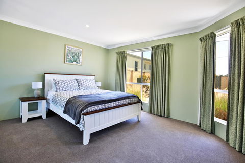 Neptune I Absolute Beachfront I Stunning Views - Northern Rivers Accommodation 15