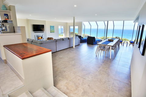 Neptune I Absolute Beachfront I Stunning Views - Northern Rivers Accommodation 2