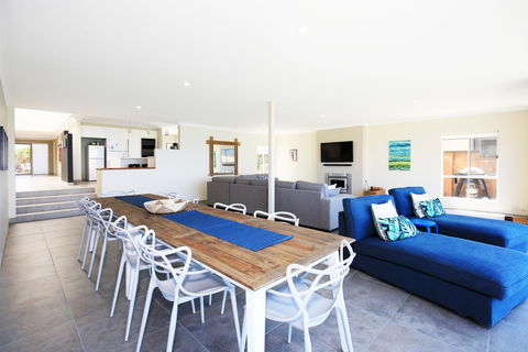 Neptune I Absolute Beachfront I Stunning Views - Northern Rivers Accommodation 5
